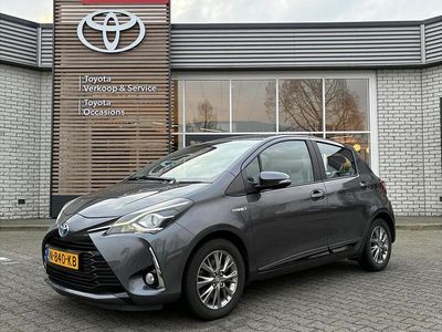Occasion Toyota Yaris Hybrid Design 100 PK (73 kW) 2017 Grijs Hatchback