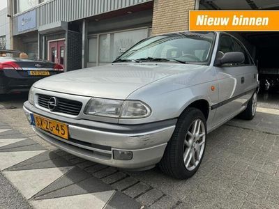 tweedehands Opel Astra 1.6i GL 5DRS 2X WLECT. RAMEN LMV RIJDT GOED EXPORT