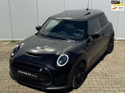 Zwart Occasion 2024 Mini Cooper SE Classic Hatchback | € 28.995 (Goede deal)
