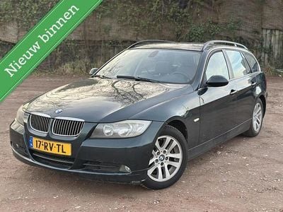 Groen Occasion 2005 BMW 325 Executive Stationwagen | € 2.499 (Super prijs)