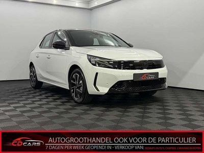 Wit, metallic lak Occasion 2025 Opel Corsa GS Line Hatchback | € 22.950 (Eerlijke prijs)