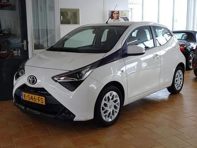 Wit Gebruikt 2020 Toyota Aygo X-play Hatchback | € 10.750 (Eerlijke prijs)