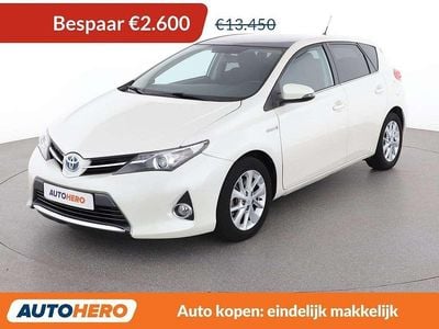 Wit Occasion 2015 Toyota Auris Hybrid Active Hatchback | € 11.049 (Super prijs)