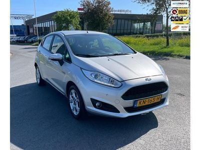 Occasion Ford Fiesta Style 80 PK (58 kW) 2016 Grijs, metallic lak Hatchback