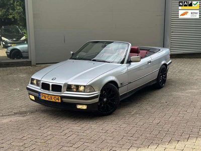 Grijs, metallic lak Occasion 1996 BMW 318 Cabriolet Executive Cabriolet | € 4.949