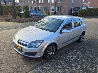 Occasion Opel Astra Enjoy 90 PK (66 kW) 2005 Zilver Hatchback