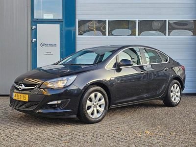 Zwart Gebruikt 2015 Opel Astra Business Sedan | € 5.950 (Super prijs)