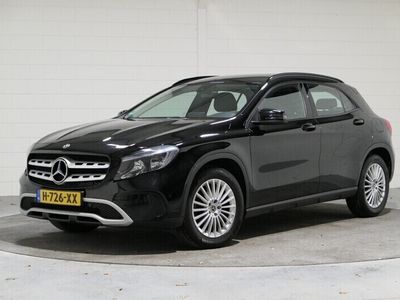 tweedehands Mercedes GLA180 Business Solution, Navigatie, Cruise en Limited, Comfort stoelen, enz. .. van BINNEN en van BUITEN nog als nieuw ..