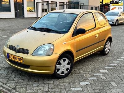Geel (metallic) Occasion 2001 Toyota Yaris Luna Hatchback | € 950 (Goede deal)