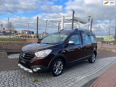 Bruin Gebruikt 2016 Dacia Dokker Stepway MPV | € 10.750 (Duur)