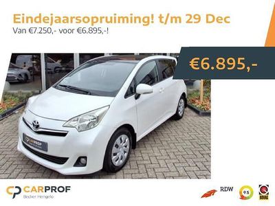Wit (metallic) Gebruikt 2012 Toyota Verso-S MPV | € 6.895 (Eerlijke prijs)
