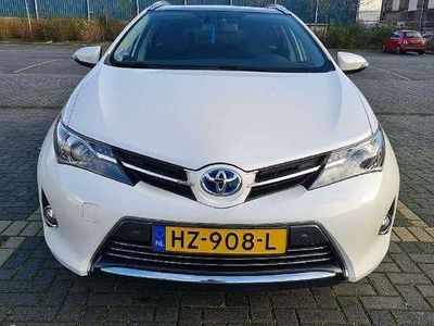 Wit Occasion 2013 Toyota Auris Hybrid Stationwagen | € 10.800