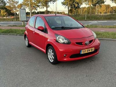 Rood Occasion 2007 Toyota Aygo Sport Hatchback | € 2.600 (Eerlijke prijs)