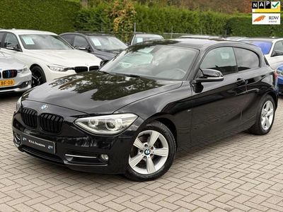 Zwart Gebruikt 2015 BMW 116 Executive Hatchback | € 7.950 (Eerlijke prijs)