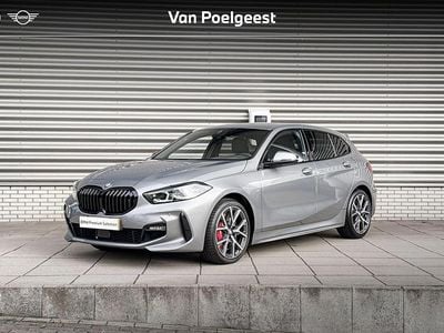 Skyscraper grey metallic (grijs metallic) Gebruikt 2024 BMW 118 Executive Hatchback | € 33.900 (Goede deal)