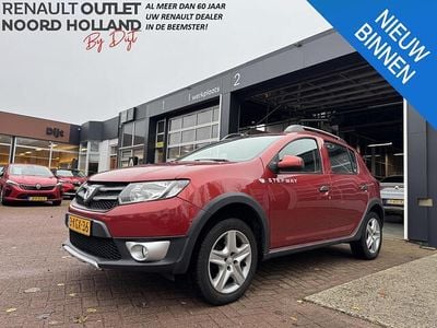 Rood Gebruikt 2013 Dacia Sandero Lauréate Hatchback | € 6.895 (Eerlijke prijs)