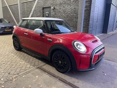 Rood Gebruikt 2023 Mini Cooper Classic Hatchback | € 20.700 (Goede deal)
