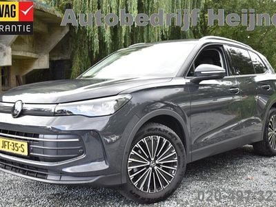 Grijs Gebruikt 2024 VW Tiguan Edition SUV | € 39.745 (Super prijs)