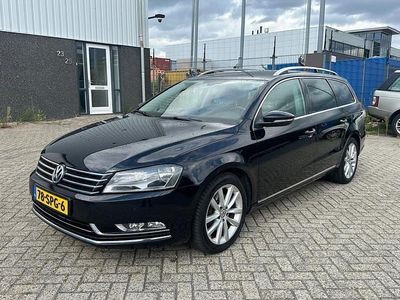 Zwart (metallic) Occasion 2011 VW Passat Highline Stationwagen | € 6.750 (Eerlijke prijs)