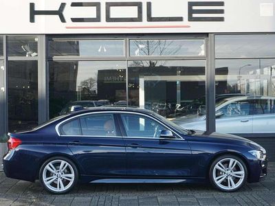 Blauw (metallic) Gebruikt 2016 BMW 330e M Sport Sedan | € 17.980 (Eerlijke prijs)