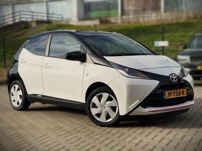 tweedehands Toyota Aygo 1.0 VVT-i x-play Two Tone Nieuwe Koppeling