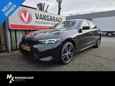 Zwart Gebruikt 2023 BMW 330 M Sport Sedan | € 43.950 (Goede deal)