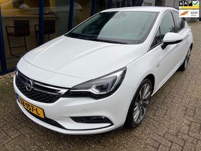 tweedehands Opel Astra 1.6T Innovation 200PK NAVI / CAMERA / SPORTSTOELEN