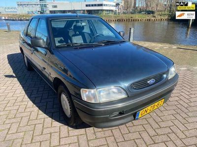 tweedehands Ford Escort 1.6 CL unieke staat verkerend auto staat al van 2004 geschorst binnen geheel nieuwstaat recht van 1e eigenaar uniek!!