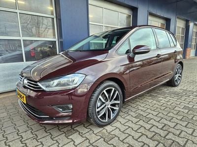 Occasion VW Golf Sportsvan Highline 110 PK (80 kW) 2018 Rood MPV