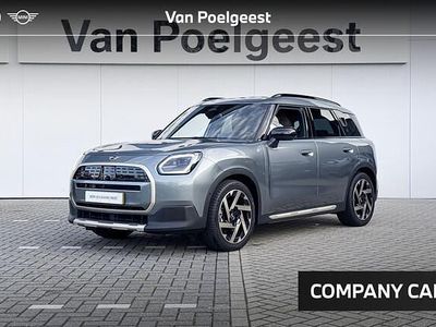 Smokey green (c71) Occasion 2025 Mini Countryman Favoured SUV | € 47.439 (Eerlijke prijs)