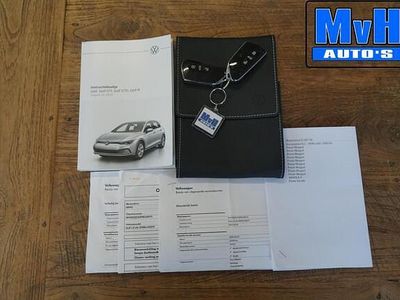 Blauw Occasion 2023 VW Golf VIII Life Hatchback | € 20.999 (Goede deal)