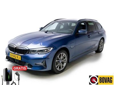 tweedehands BMW 330e 3-SERIE TouringHybride 293 PK Leer , Shadow-line , Led verlichting , ACC , Stuur- en stoelverwarming