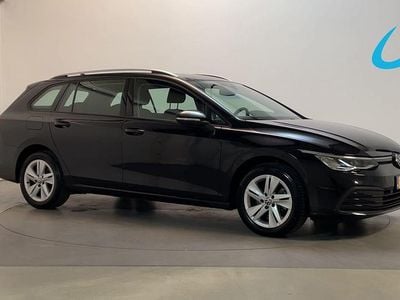Zwart Occasion 2023 VW Golf VIII Life Stationwagen | € 19.750 (Goede deal)