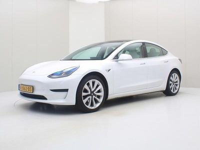 Wit (parellak) Gebruikt 2020 Tesla Model 3 Standard Range Sedan | € 20.900 (Eerlijke prijs)
