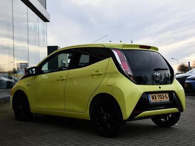 Geel Occasion 2017 Toyota Aygo X-cite Hatchback | € 10.999 (Iets duurder)