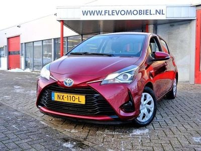 Rood Occasion 2017 Toyota Yaris Hybrid Hatchback | € 12.750 (Goede deal)