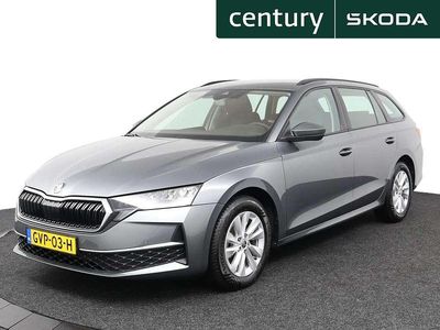 Grijs Occasion 2024 Skoda Octavia Stationwagen | € 27.900 (Eerlijke prijs)