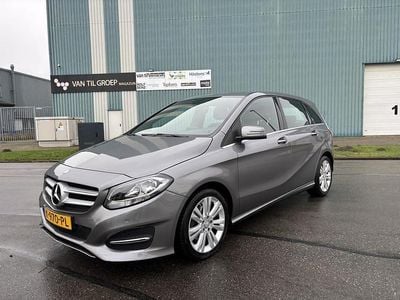 Grijs Gebruikt 2015 Mercedes B180 Ambition MPV | € 13.950 (Eerlijke prijs)