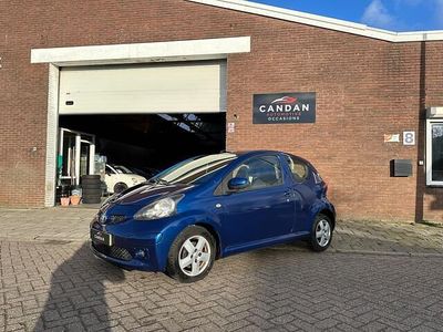 Blauw (metallic) Occasion 2007 Toyota Aygo Sport Hatchback | € 2.399 (Eerlijke prijs)