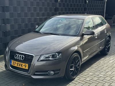 Bruin, metallic lak Gebruikt 2012 Audi A3 Sportback Premium Hatchback | € 8.950 (Eerlijke prijs)