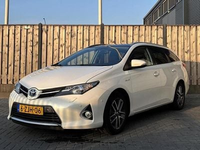 Wit Occasion 2014 Toyota Auris Hybrid Hatchback | € 8.950 (Goede deal)