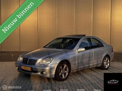Grijs Occasion 2003 Mercedes C180 Elegance Sedan | € 2.399 (Eerlijke prijs)