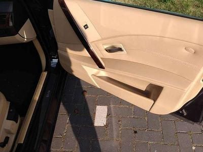BMW 523