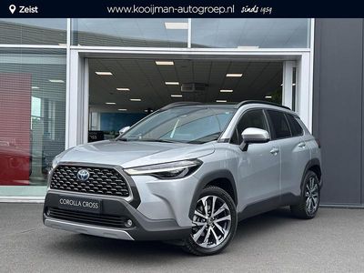 (1l0) shimmering silver (licht zilver) Occasion 2024 Toyota Corolla Cross Edition SUV | € 37.999 (Iets duurder)