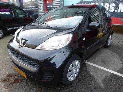 tweedehands Peugeot 107 1.0-12V XS,5deurs,ZWART,AIRCO,etc.