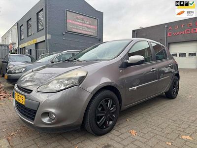 Grijs Occasion 2012 Renault Clio IV Night&Day Hatchback | € 2.250 (Goede deal)