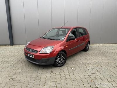 Oranje Gebruikt 2007 Ford Fiesta Cool & Sound Edition Hatchback | € 1.850 (Eerlijke prijs)