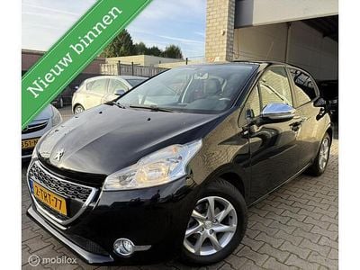 Zwart Gebruikt 2014 Peugeot 208 Style Hatchback | € 4.999 (Goede deal)