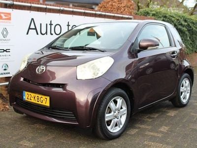 Paars (metallic) Gebruikt 2009 Toyota iQ Comfort Hatchback | € 4.900 (Eerlijke prijs)