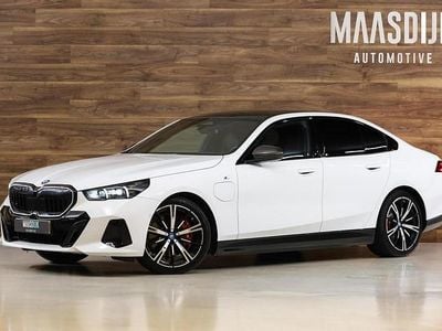 Wit Gebruikt 2024 BMW 550e M Sport Sedan | € 71.740 (Goede deal)